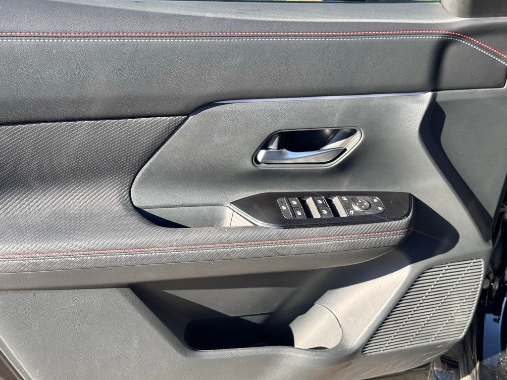 2025 Nissan Kicks SR AWD