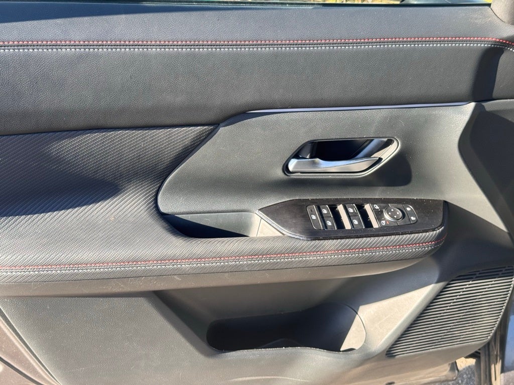 2025 Nissan Kicks SR AWD