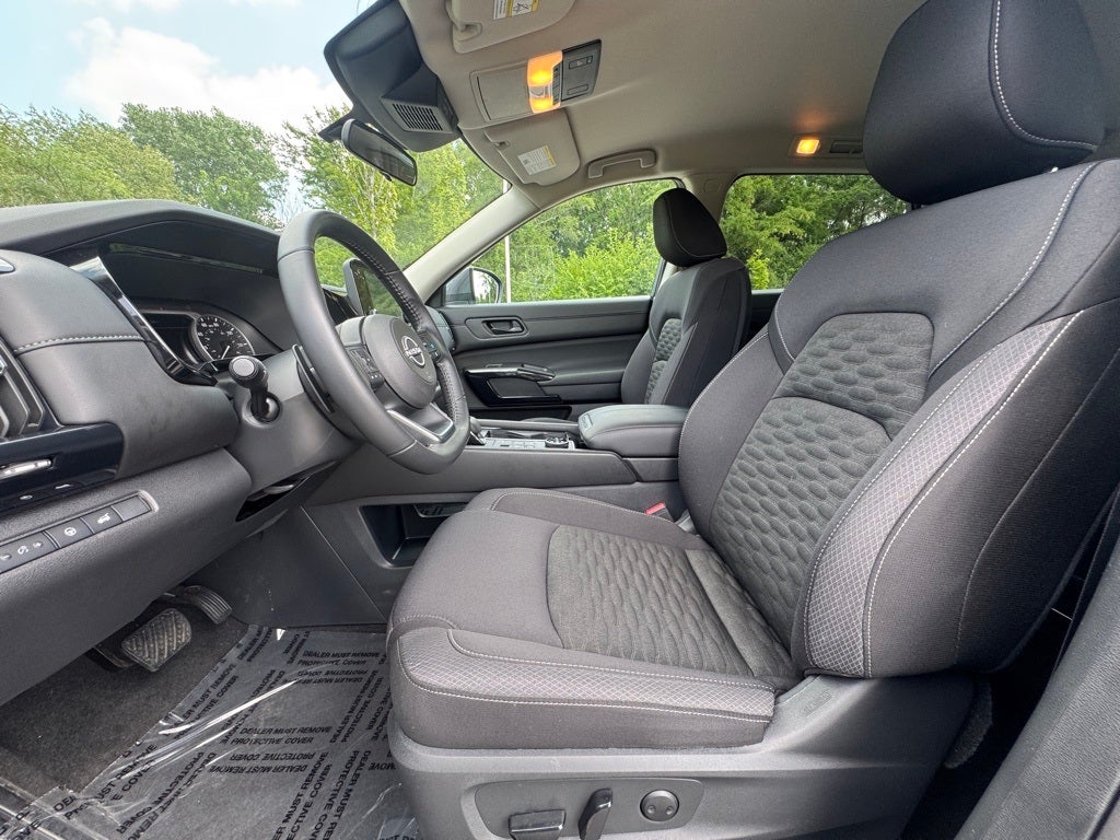 2025 Nissan Pathfinder SV 4WD