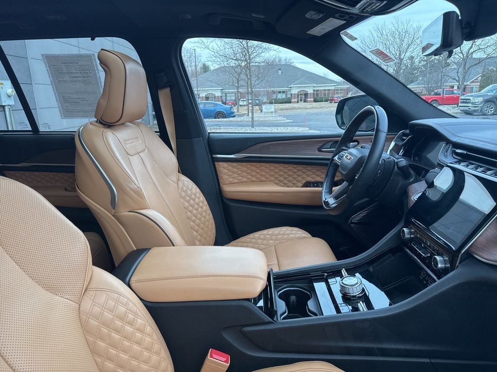 2022 Jeep Grand Cherokee Summit