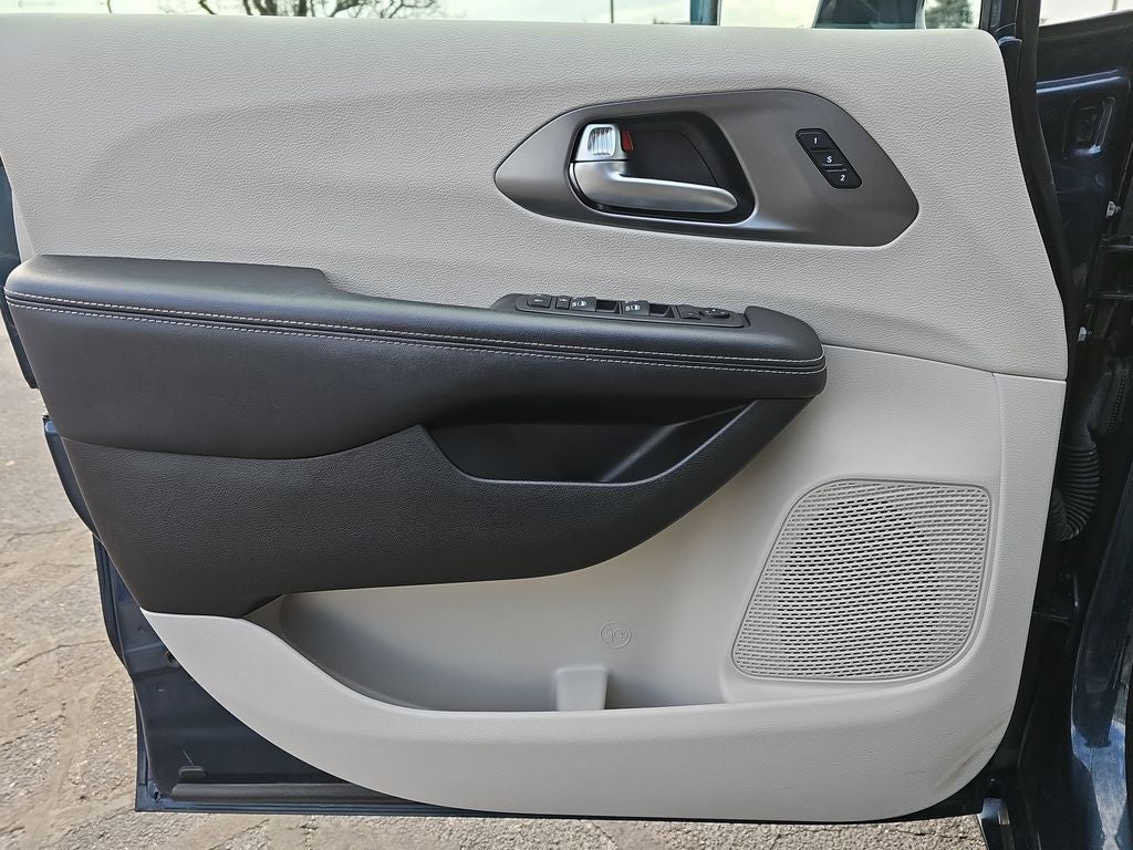 2022 Chrysler Pacifica Touring L AWD