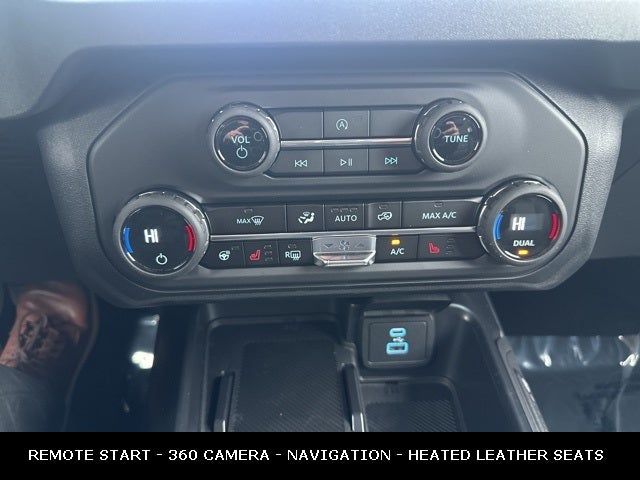 2025 Ford Bronco Outer Banks BLACKOUT PACKAGE