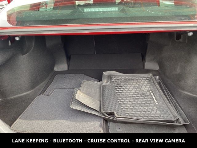 2020 Toyota Camry SE 39 MPG