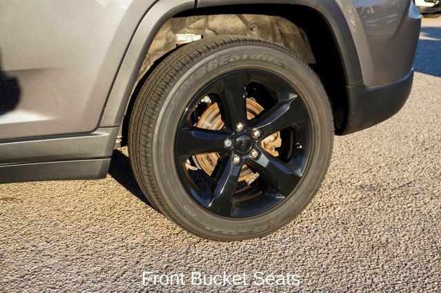 2023 Jeep Grand Cherokee Altitude ParkView Rear Back-Up Camera & Radio: Uconnect 5 w