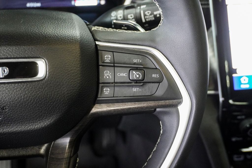 2024 Jeep Grand Cherokee Limited Dual-Pane Panoramic Sunroof & Navigation System