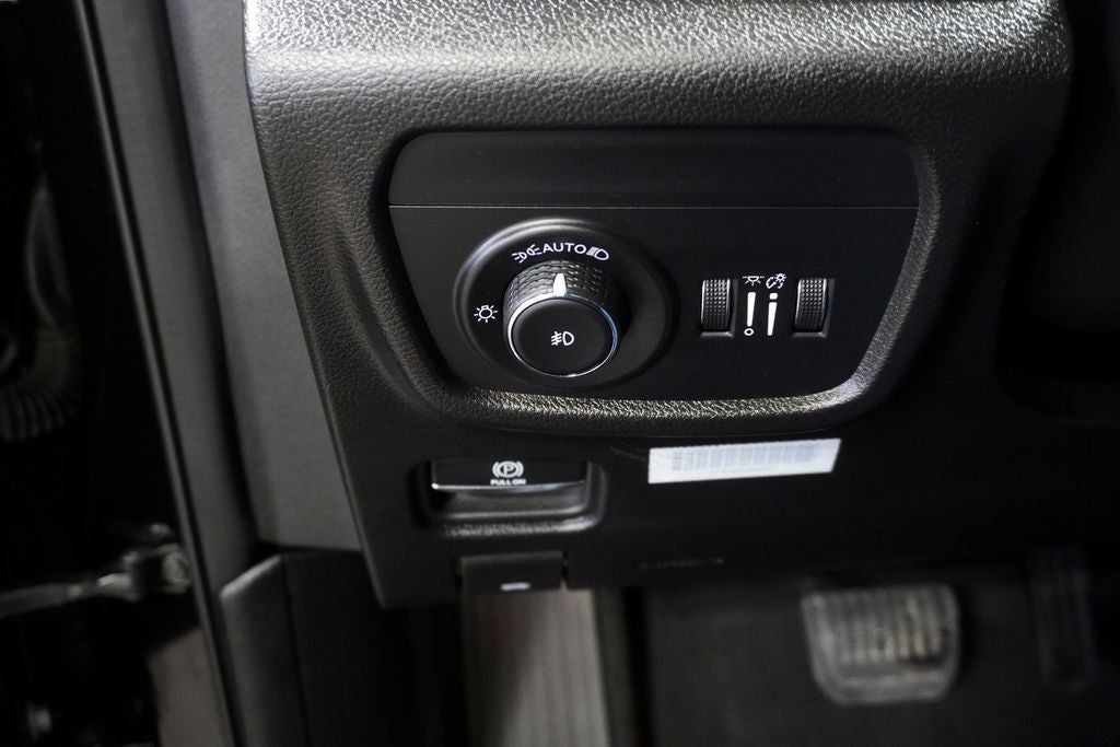 2024 Jeep Grand Cherokee Limited Navigation System & Dual-Pane Panoramic Sunroof