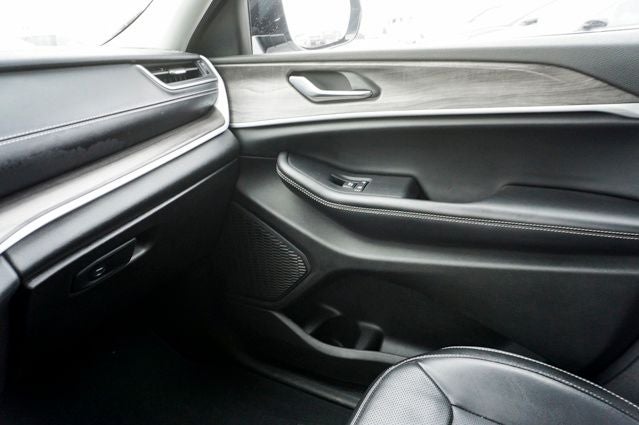 2023 Jeep Grand Cherokee Limited Blackout Package with Navigation