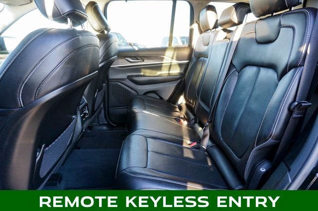 2023 Jeep Grand Cherokee Limited Blackout Package with Navigation