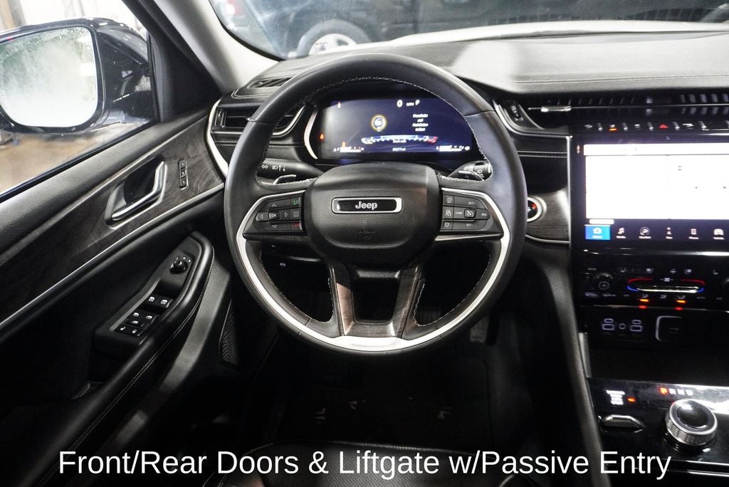 2023 Jeep Grand Cherokee Limited Blackout Package with Navigation
