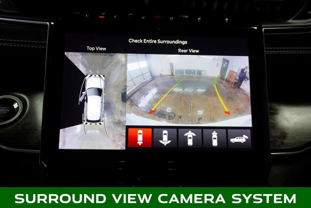 2023 Jeep Grand Cherokee Limited Blackout Package with Navigation