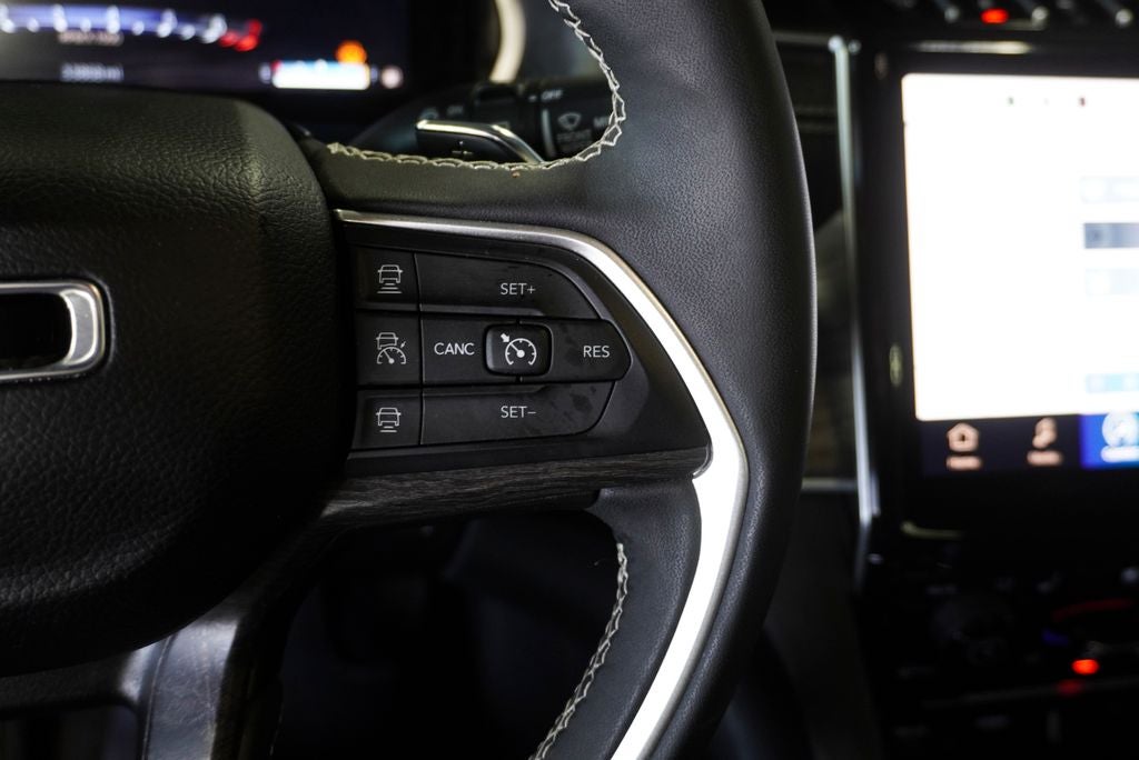 2024 Jeep Grand Cherokee Limited Navigation System & Dual-Pane Panoramic Sunroof