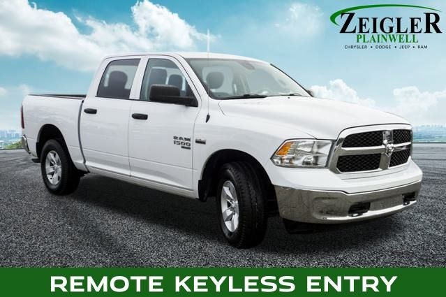 2022 RAM 1500 Classic SLT ParkView Rear Back-Up Camera & Integrated Voice Co