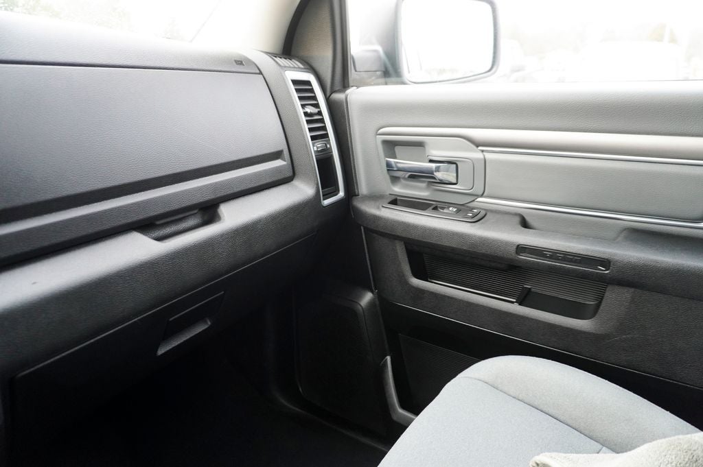 2023 RAM 1500 Classic SLT Apple CarPlay & ParkView Rear Back-Up Camera