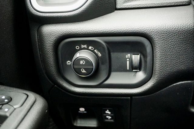 2025 RAM 1500 Big Horn/Lone Star Integrated Voice Command w/Bluetooth