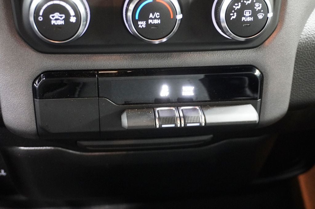 2021 RAM 1500 Big Horn/Lone Star Integrated Voice Command w/Bluetooth &Uconnect 4 w