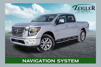 2021 Nissan Titan SL Navigation System & Dual Panel Panoramic Moonroof