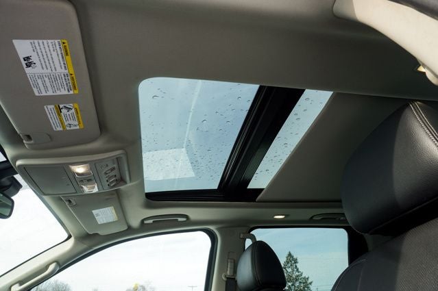 2021 Nissan Titan SL Navigation System & Dual Panel Panoramic Moonroof