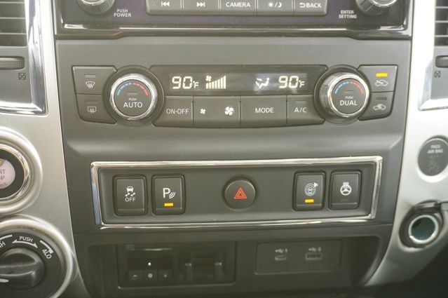 2021 Nissan Titan SL Navigation System & Dual Panel Panoramic Moonroof