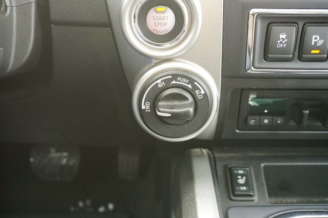 2021 Nissan Titan SL Navigation System & Dual Panel Panoramic Moonroof