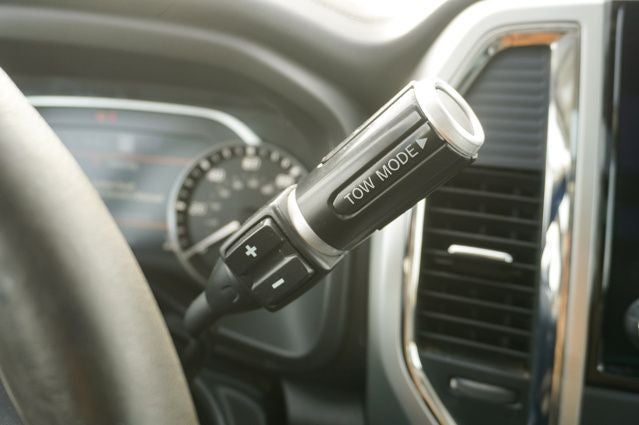 2021 Nissan Titan SL Navigation System & Dual Panel Panoramic Moonroof