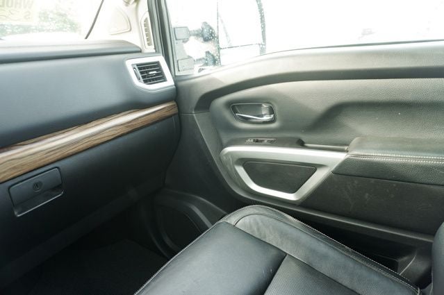 2021 Nissan Titan SL Navigation System & Dual Panel Panoramic Moonroof