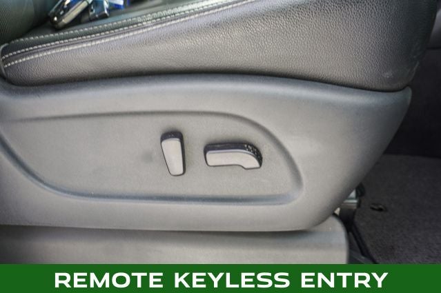 2021 Nissan Titan SL Navigation System & Dual Panel Panoramic Moonroof