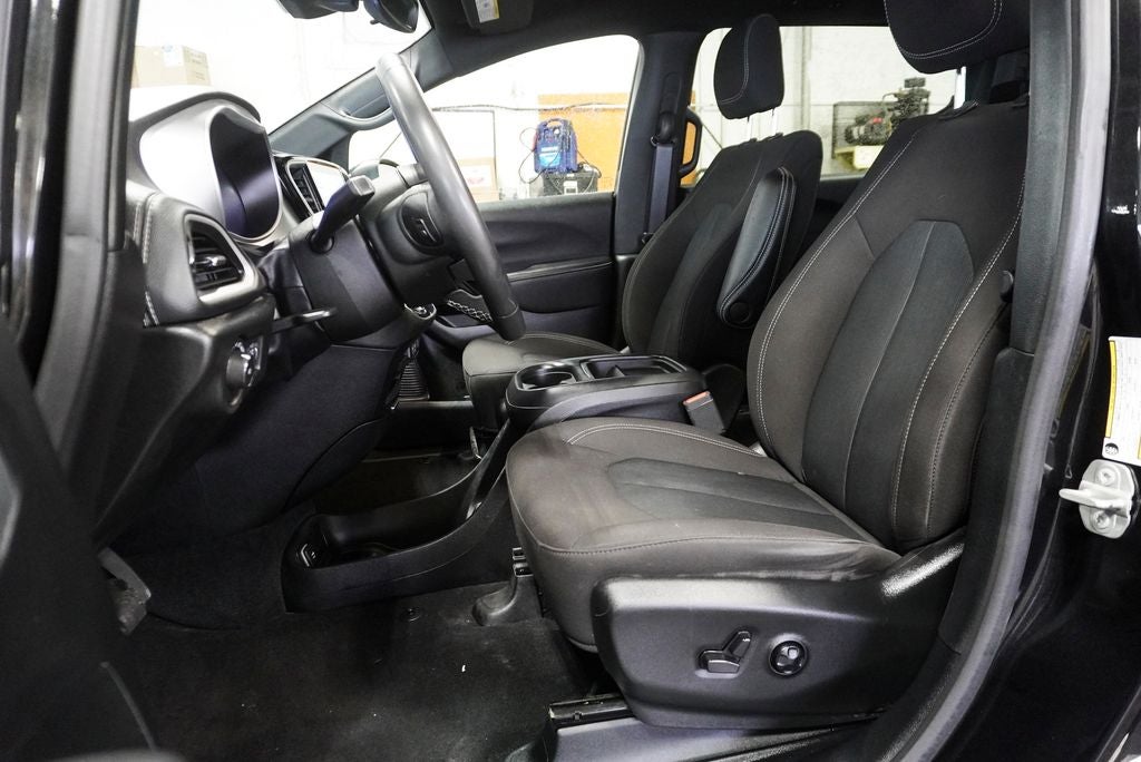 2023 Chrysler Pacifica Touring Apple CarPlay/Android Auto