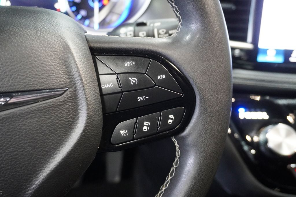 2023 Chrysler Pacifica Touring Apple CarPlay/Android Auto