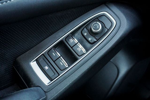 2023 Subaru Ascent Limited STARLINK/Apple CarPlay/Android Auto & Exterior Par