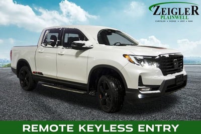 2022 Honda Ridgeline Black Edition Power moonroof & Navigation System