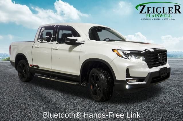 2022 Honda Ridgeline Black Edition Power moonroof & Navigation System