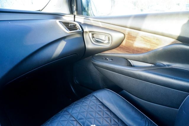 2020 Nissan Murano Platinum Power moonroof & Navigation System