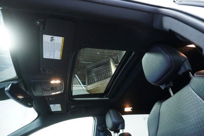 2025 Toyota Sienna XSE Power moonroof & Navigation System