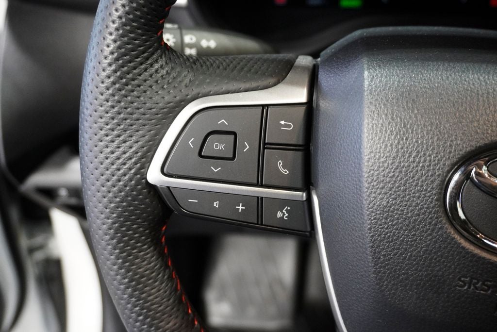 2025 Toyota Sienna XSE Power moonroof & Navigation System