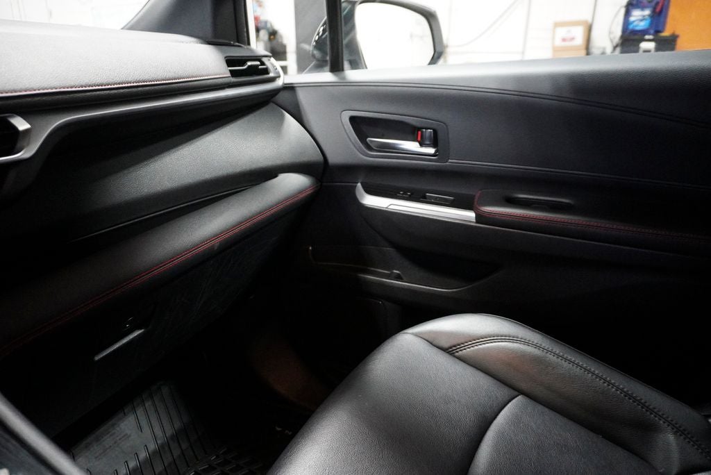 2025 Toyota Sienna XSE Power moonroof & Navigation System