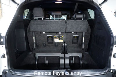 2025 Toyota Sienna XSE Power moonroof & Navigation System