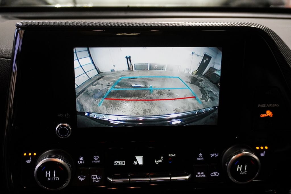 2023 Toyota Highlander XSE Power moonroof & Navigation