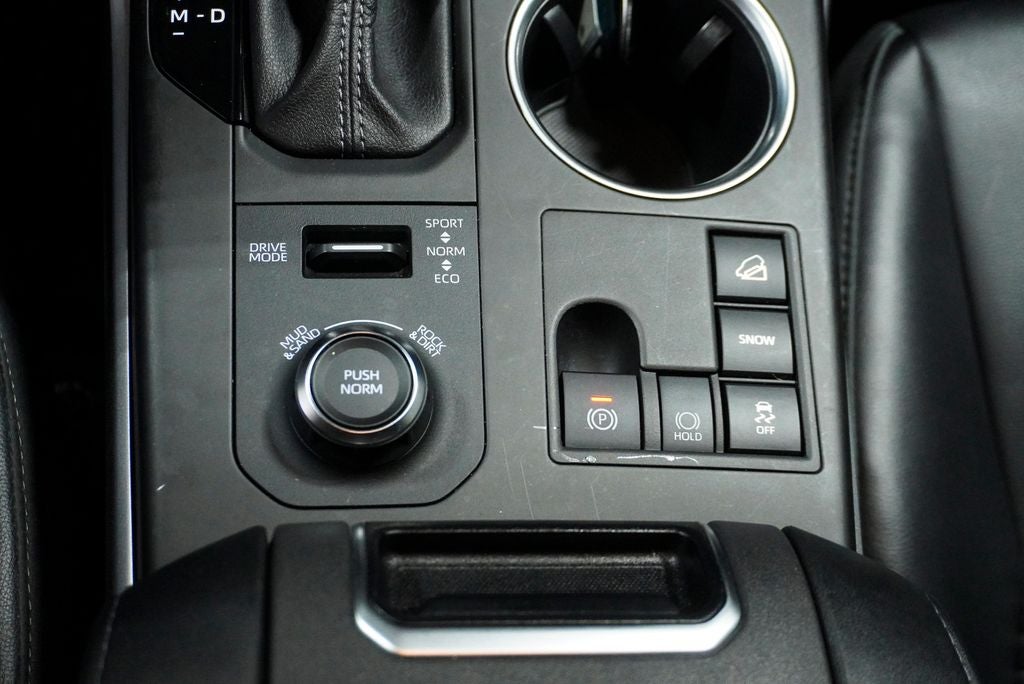 2023 Toyota Highlander XSE Power moonroof & Navigation