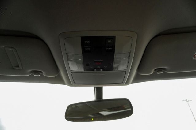 2013 Lexus CT 200h Navigation System & Power moonroof