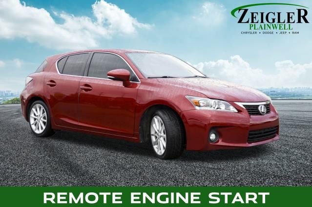 2013 Lexus CT 200h Navigation System & Power moonroof