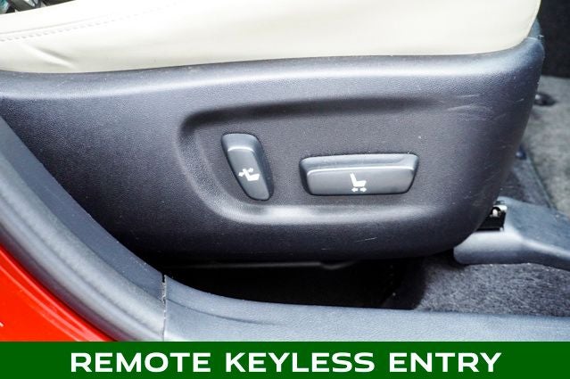 2013 Lexus CT 200h Navigation System & Power moonroof