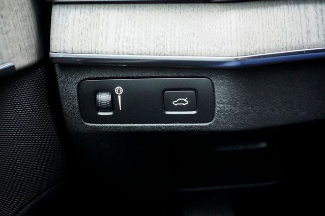 2022 Volvo XC90 T6 Inscription Navigation System & Power Moonroof