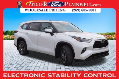 2023 Toyota Highlander XLE AWD POWER MOONROOF LEATHER REAR CAMERA