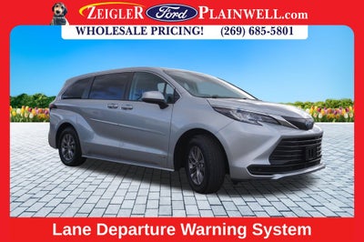 2021 Toyota Sienna LE 8 Passenger