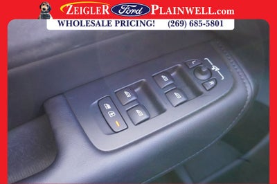 2023 Volvo XC60 Recharge Plug-In Hybrid T8 Plus Dark Theme