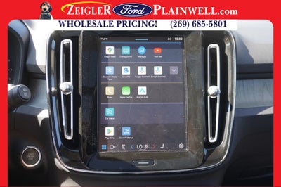 2023 Volvo XC40 B5 Plus Dark Theme AWD HEATED LEATHER POWER MOONROOF NAV