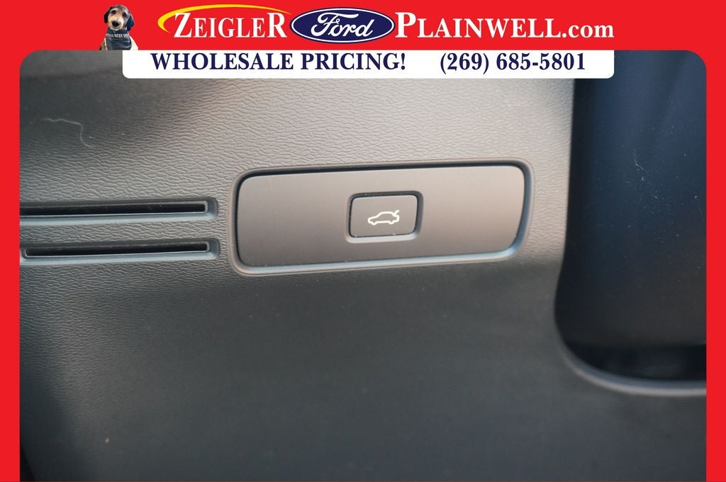 2023 Volvo XC40 B5 Plus Dark Theme AWD HEATED LEATHER POWER MOONROOF NAV