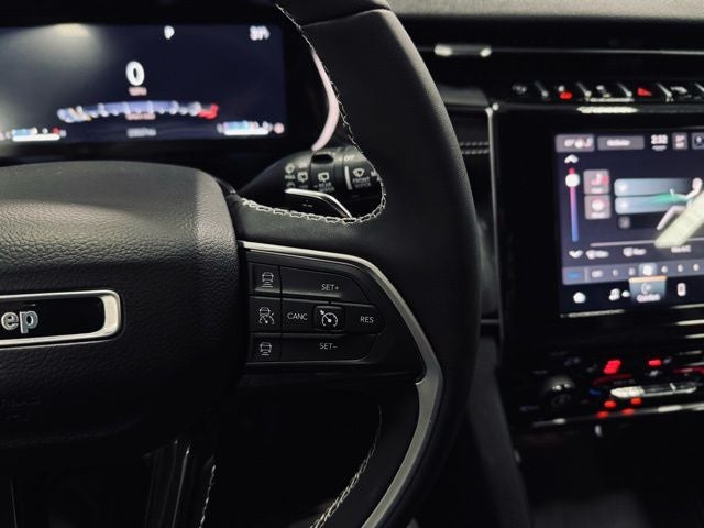 2023 Jeep Grand Cherokee Laredo 4x4