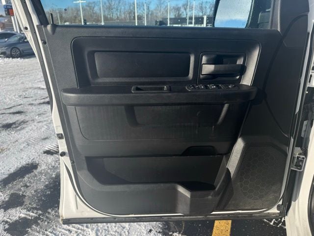 2022 RAM 1500 Classic Tradesman Crew Cab 4x4 5'7' Box