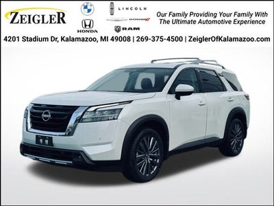 2023 Nissan Pathfinder SL 4WD